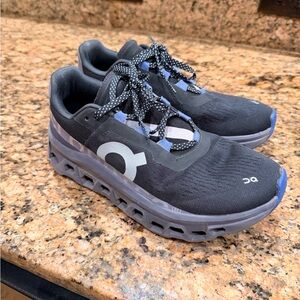 On Running Cloudmonster Women’s shor